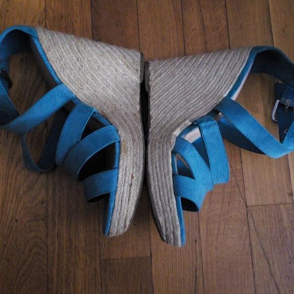 Wedge - Picture 2 of 4